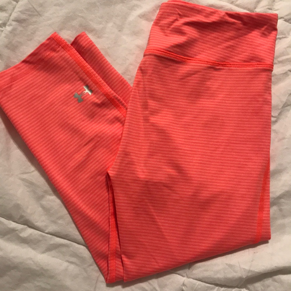 Under armour crop spandex !!